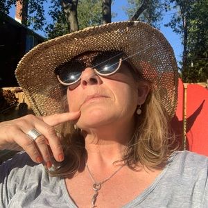 Meet your Posher, Deborah